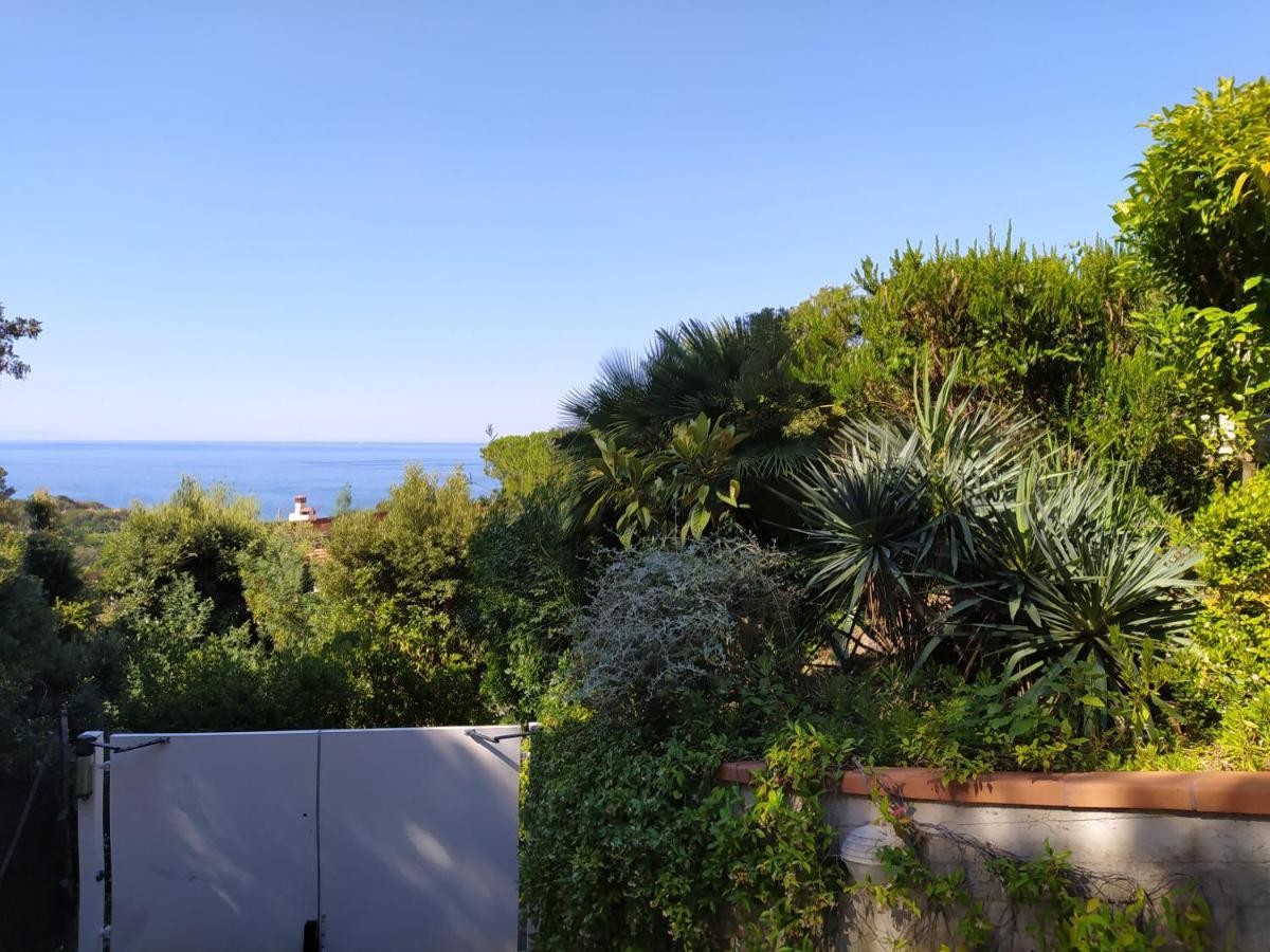Tra Mare E Bosco Nella Splendida Quercianella Villa Bagian luar foto