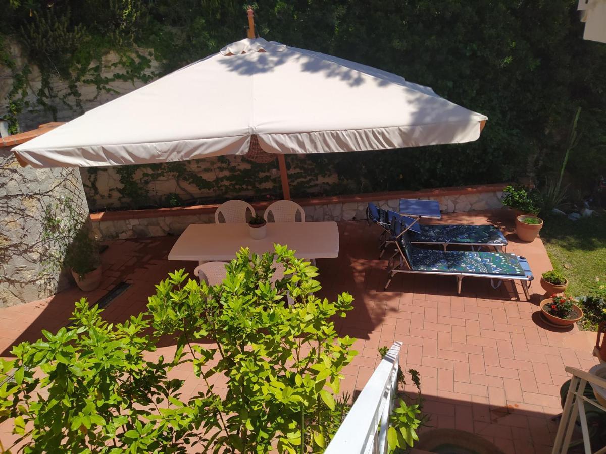 Tra Mare E Bosco Nella Splendida Quercianella Villa Bagian luar foto